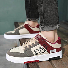 Chaussure rouge urbaine pour homme et femme, parfaite en basket streetwear ou basket sport, avec design moderne et confort au quotidien

