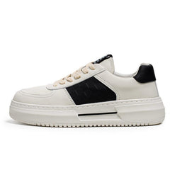 Modèle streetwear tendance combinant chaussure homme blanche, basket homme et streetwear. Confort optimal avec cadeau anniversaire homme, idéal comme basket blanche homme pour un style urbain affirmé.

