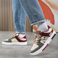 Baskets rouge foncé avec semelle épaisse pour un look urbain, parfaites comme idée cadeaux homme ou chaussure pour femme moderne et stylée

