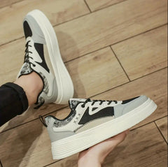 Baskets homme en soldes couleur sombre, sneakers noires avec semelle orthopédique, idée cadeau homme stylé ou chaussure pour look tendance

