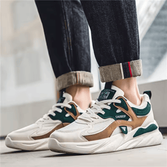 Sneakers homme élégantes disponibles en magasin de chaussures et boutique en ligne.